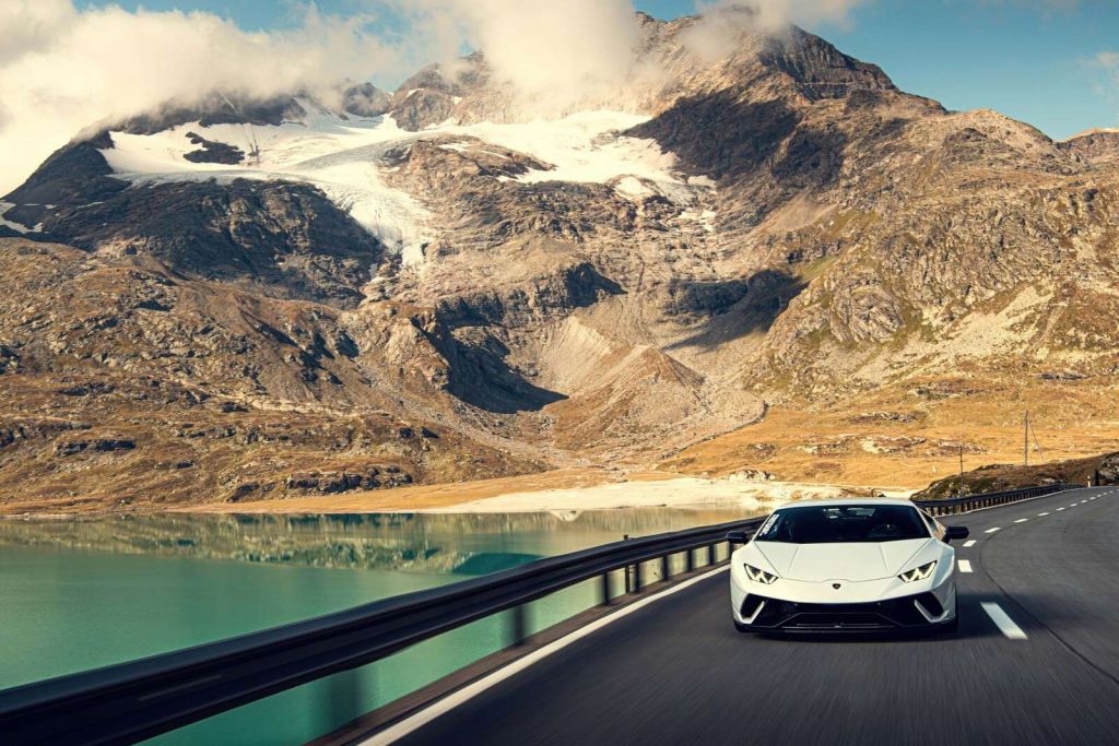 Lamborghini Huracán in den Bergen