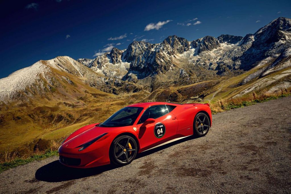 Ferrari 458 mit Alpentoppen