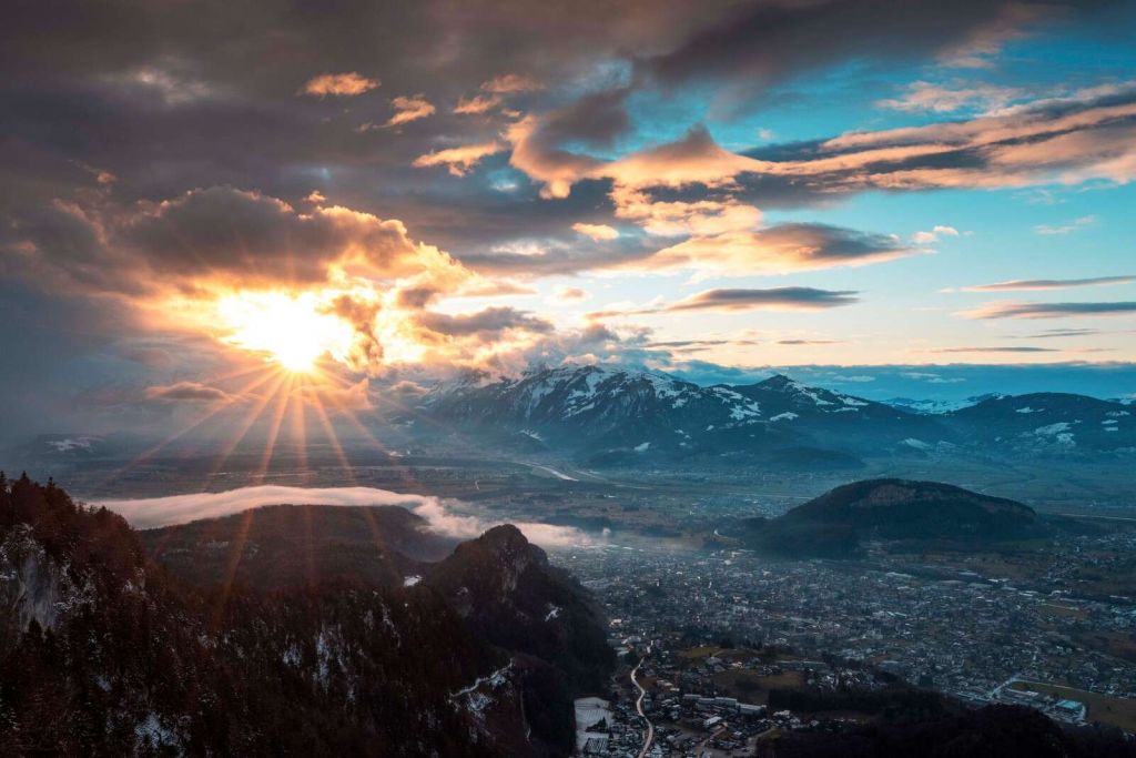 Sonnenuntergang über dem Alpental.