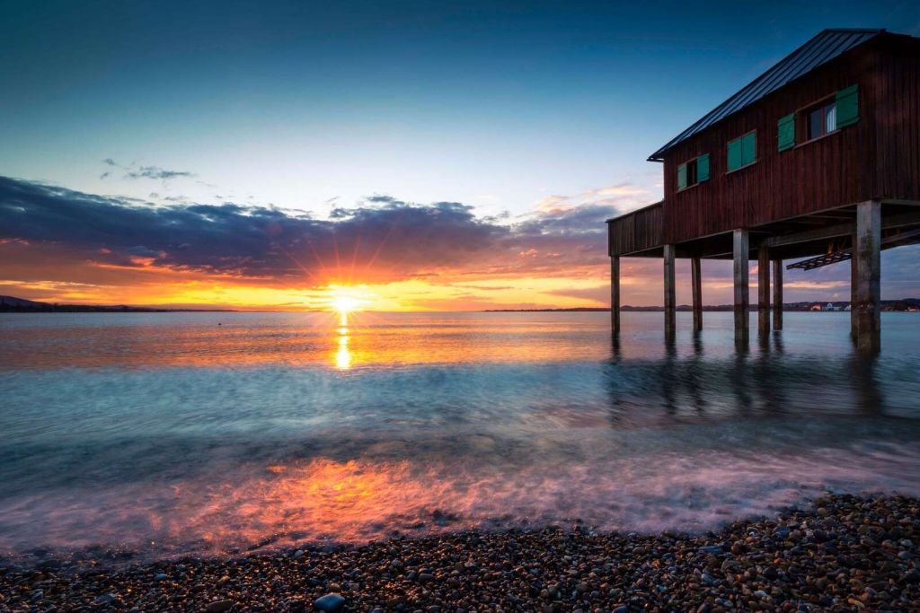 Sonnenuntergang am ruhigen Stegwohnung