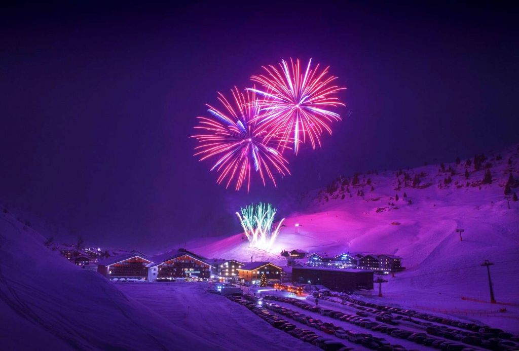 Feuerwerk über Winterdorf