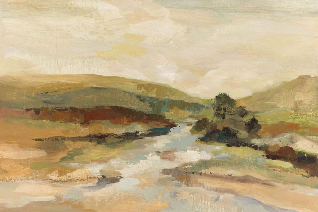 Fließender Fluss zwischen Hügeln.