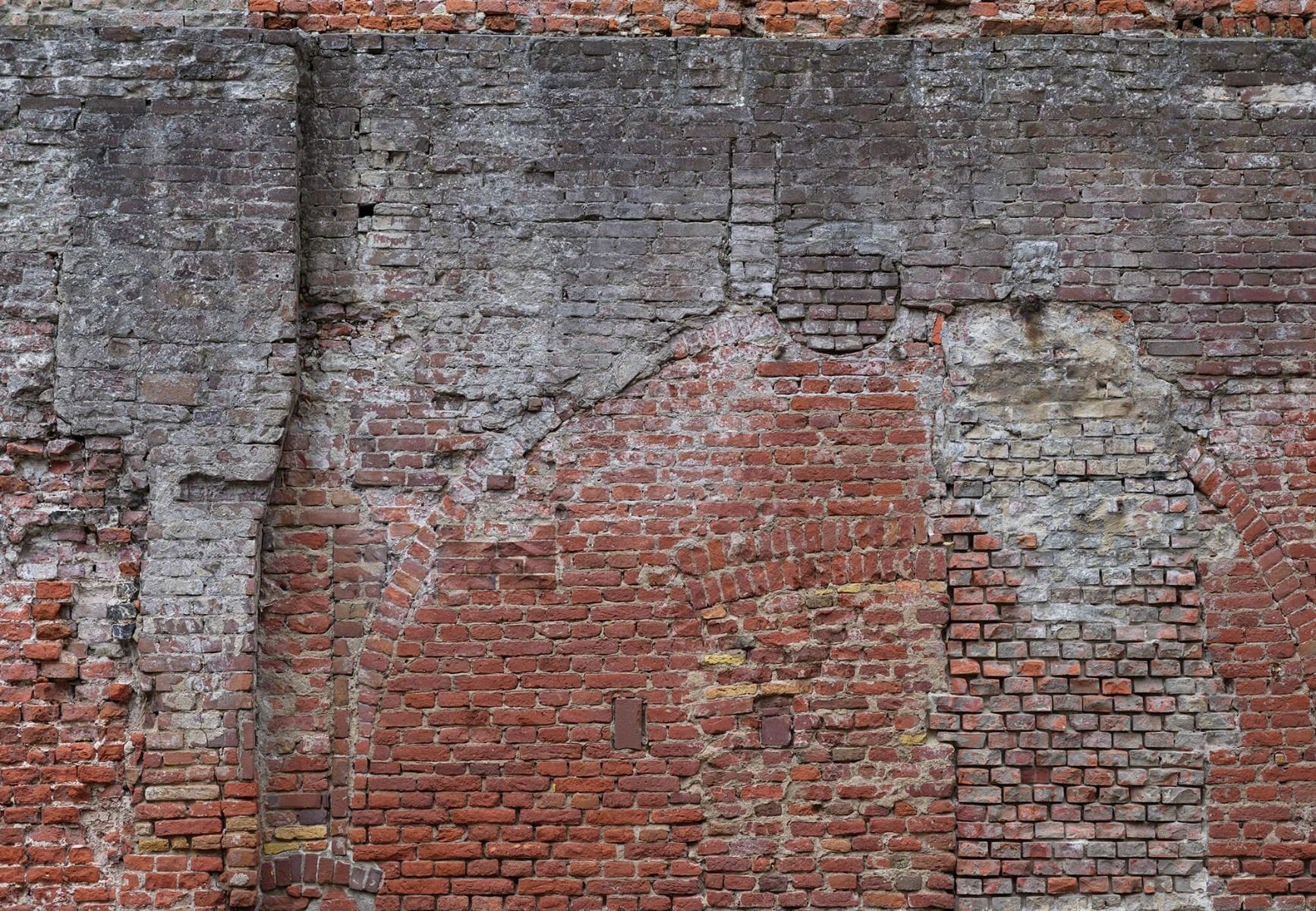 Alte restaurierte Stadtmauer