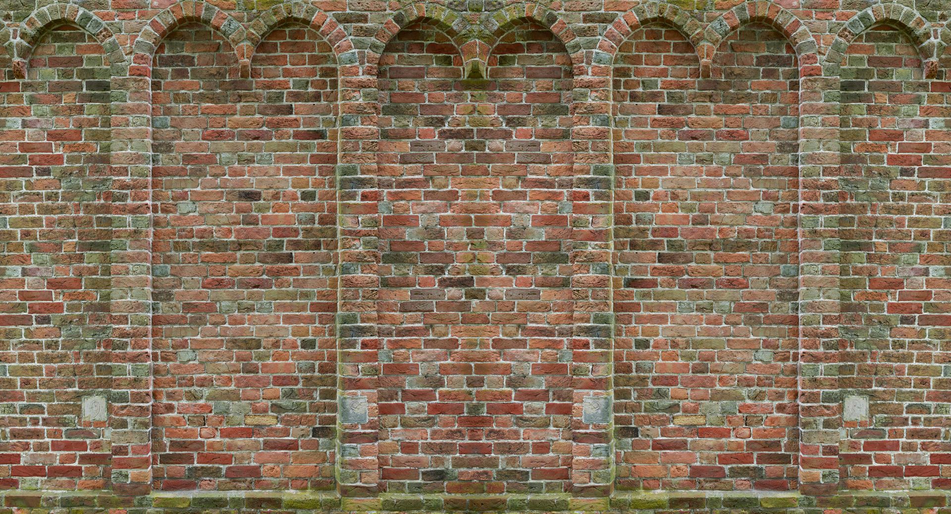 Alte Mauer mit Bögen