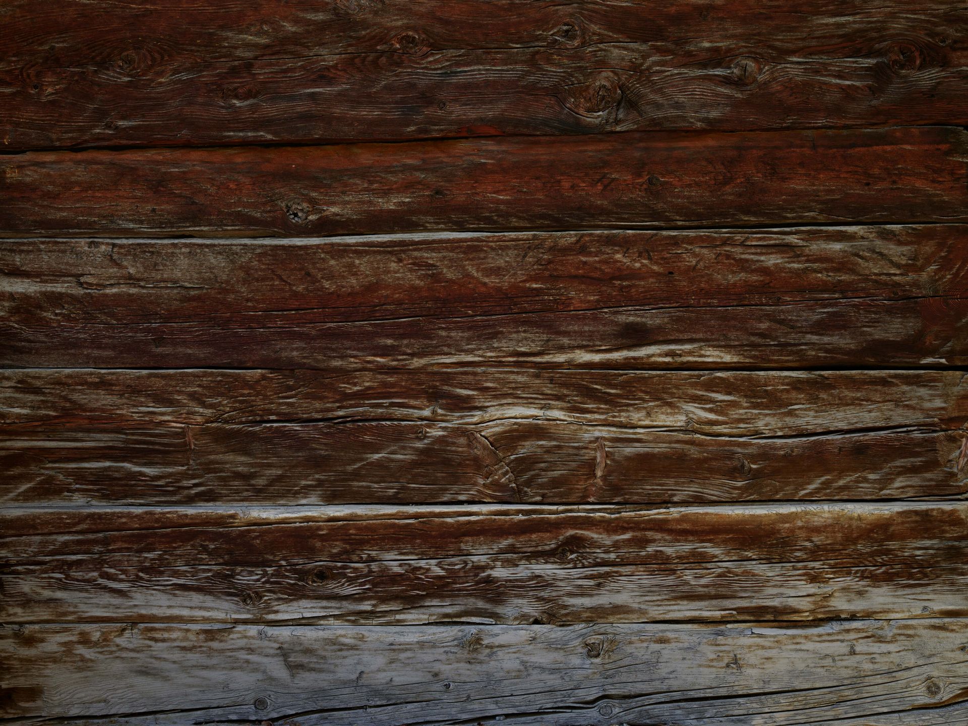 Risse im Holz