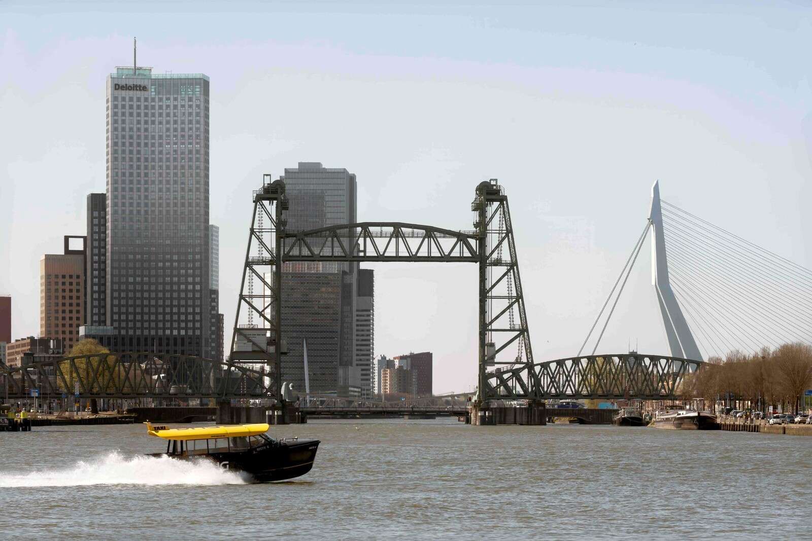 Wassertransport durch Rotterdam