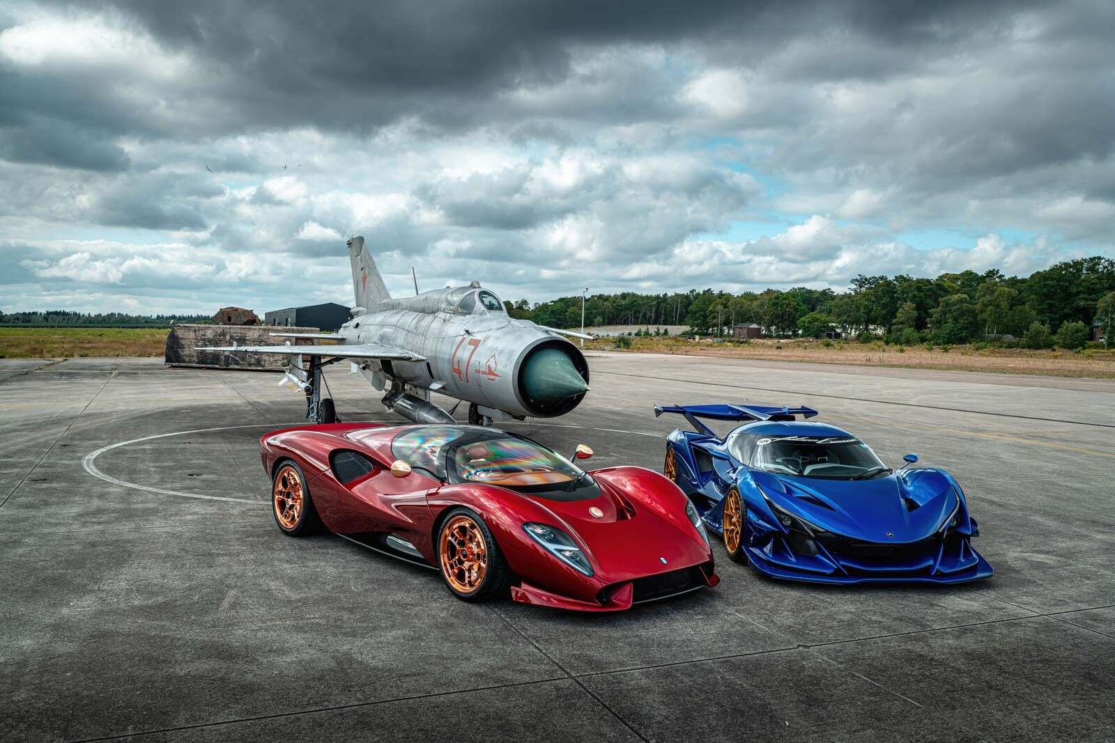 Hypercars und Kampfjets