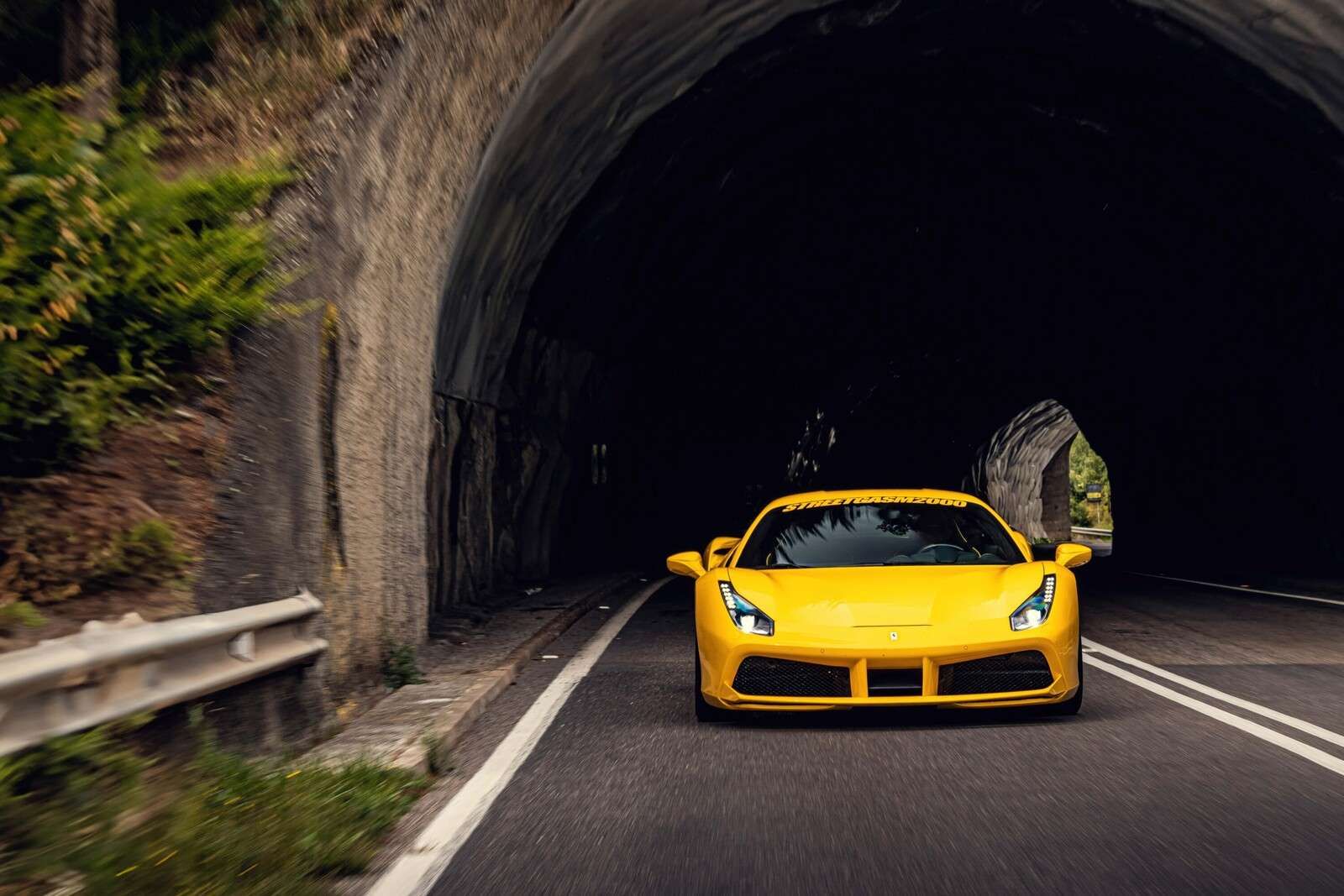 Ferrari 488 GTB auf Bergstraße