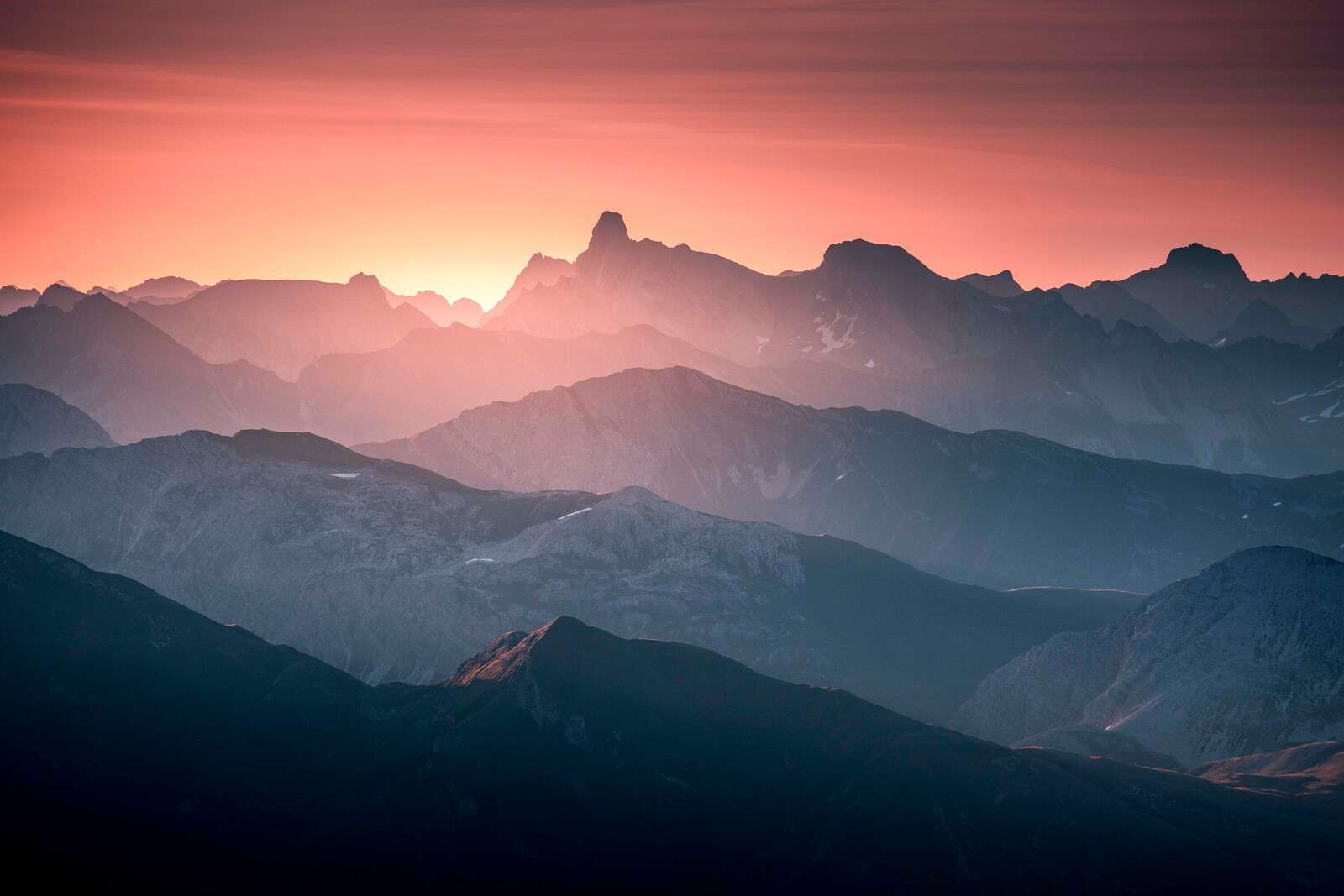 Berge im sanften Abendlicht.