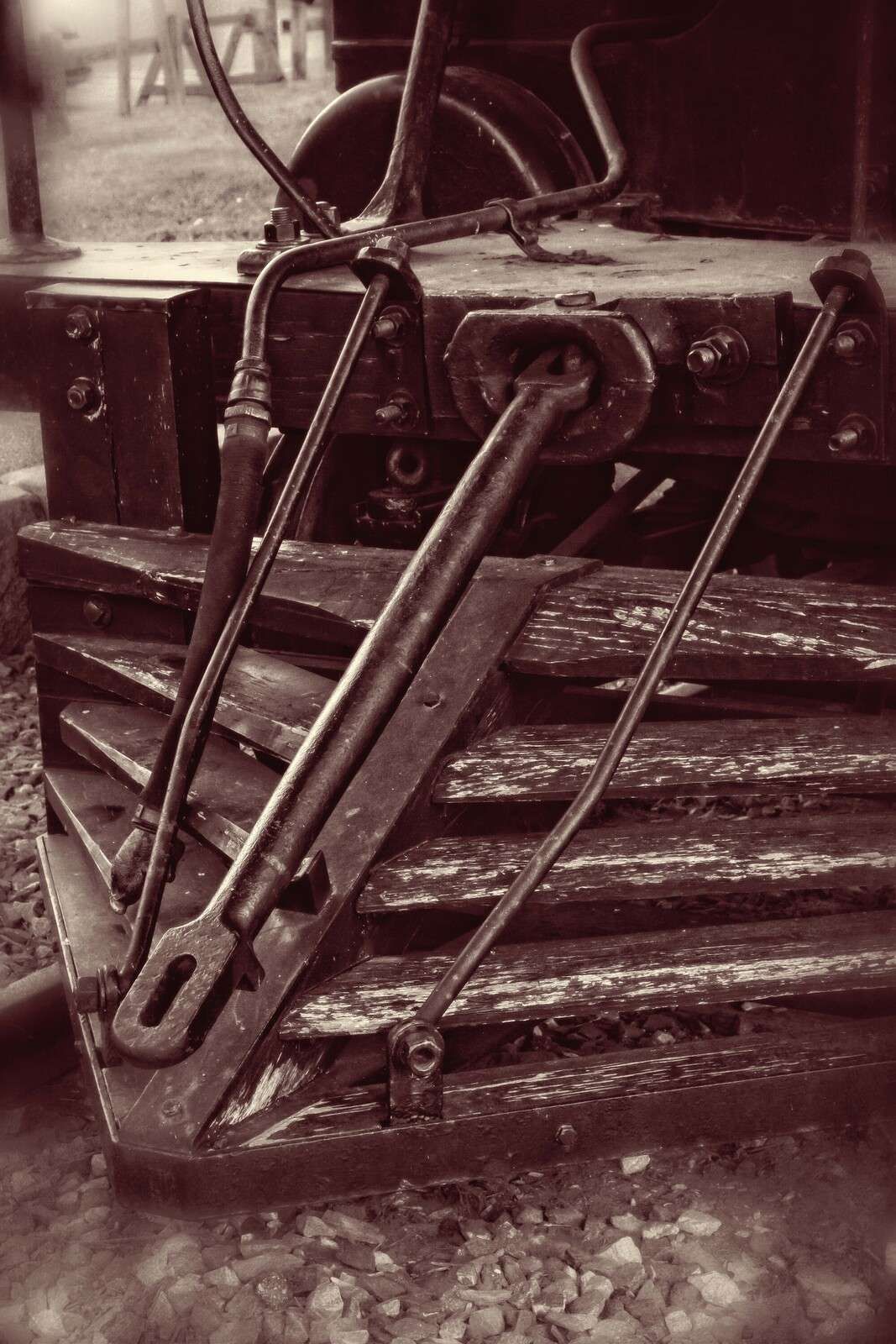 Rostige Zugverbindung Sepia