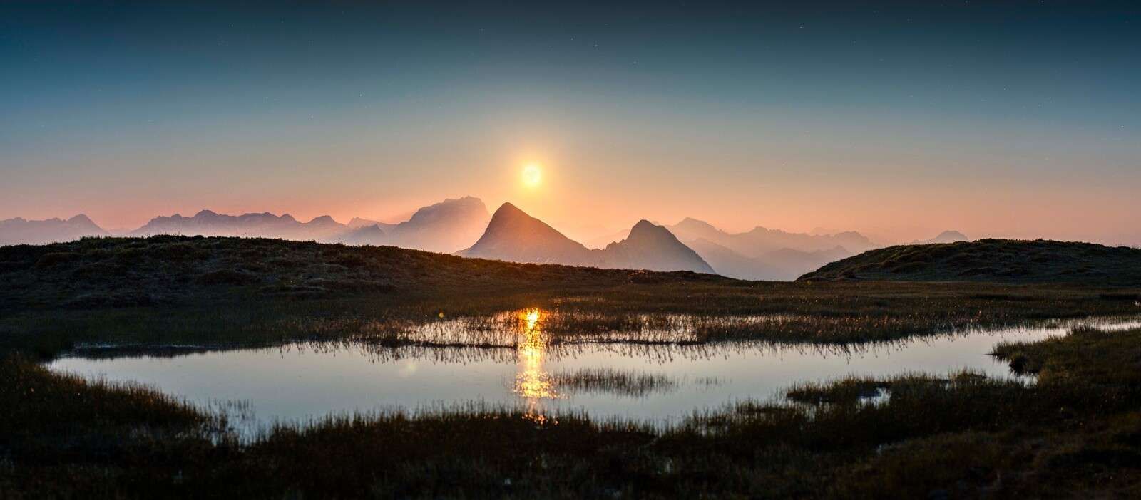 Abendsonne √ºber dem Bergsee