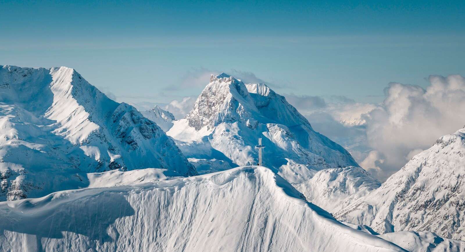Winterberge √ºber dem Wolkenmeer